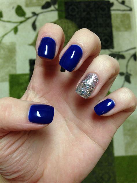 dark blue shellac nails